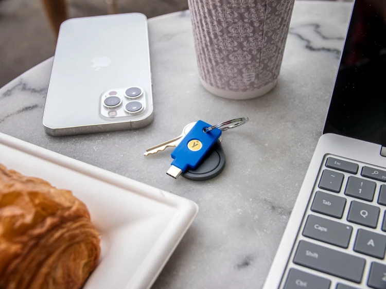 Security Key C NFC 4.jpg
