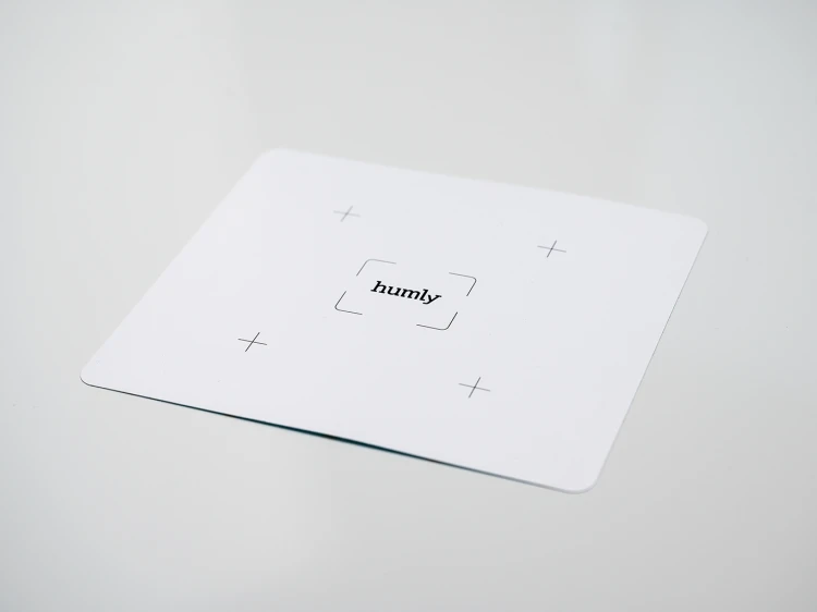 humly-room-display-folia-do-montazu-na-szkle.png